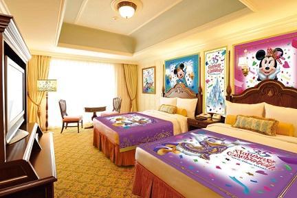 At Tokyo Disneyland Hotel, all the room keys will be designed with 35th anniversary elements that will change depending on the period.