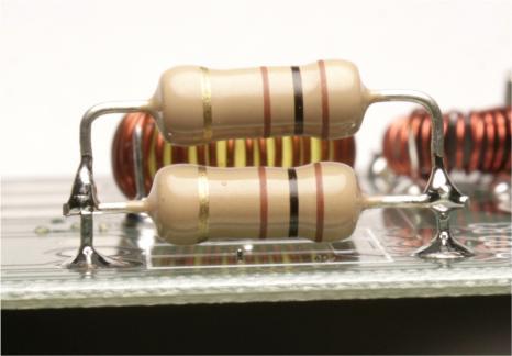 Installation of R1, R2 y R3 R1, R2 and R3 resistors are composed by three pairs of 100 ohms resistors so that three 50 ohm resistors are