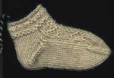 Page 6 6 hour classes TWINED TEXTURED SOCKS Students will learn the Swedish technique of tvåändsstickning, or twined knitting, by knitting a small sock, using worsted weight yarn.