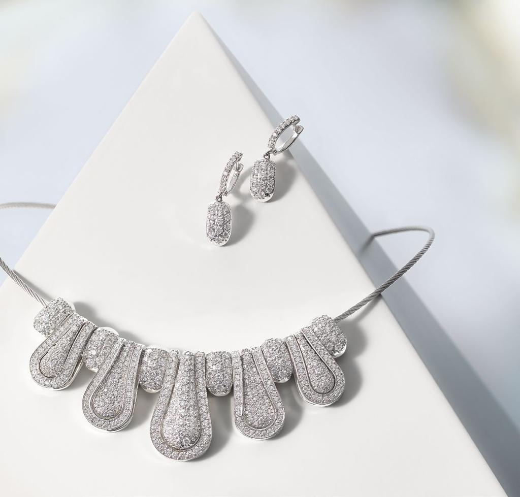 Triple Star Achievement Award Independent Sales Directors can earn this fabulous 14-karat white gold wire necklace with add-on sparkle and receive it onstage at Seminar 2018!