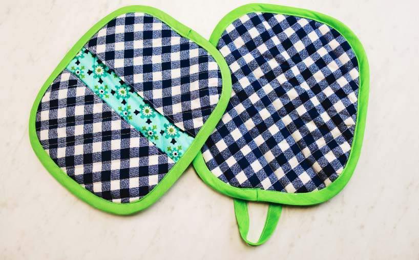 Fun Gingham Pot Holder By: Angel Peterson for allfreesewing.