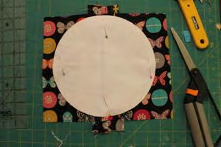 Match your zippered circle to your lining circle (right