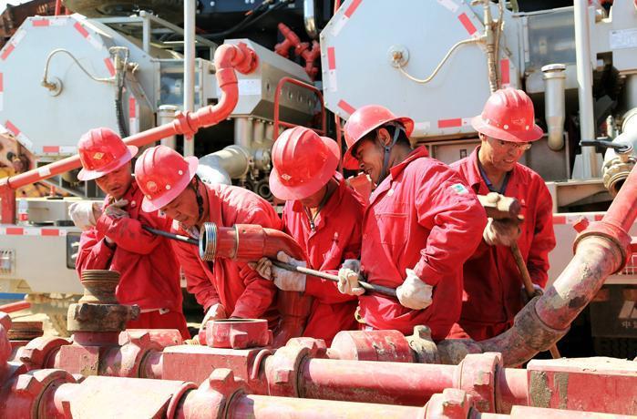 CNPC at a Glance Employees: 1.5182 million Assets: 4.