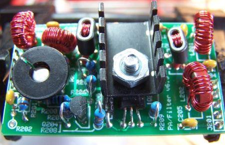 Press the TO-18 heat sink onto Q200 by placing the top of the heat sink (the wide, flat hat ) on a hard flat surface and then pressing uniformly on the lower rim of the transistor to fully insert it