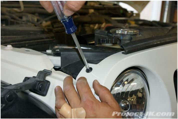 SECURE THE SKIDPLATE TO THE LOWER CROSS MEMBER OF YOUR JK JEEP USING THE BOLTS AND WASHERS
