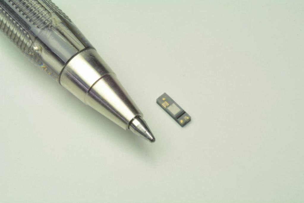 Reflective sensor with InGas photodiode and infrared housed in a compact package This reflective sensor houses an InGas PIN photodiode and 1.45 μm band in a compact package.