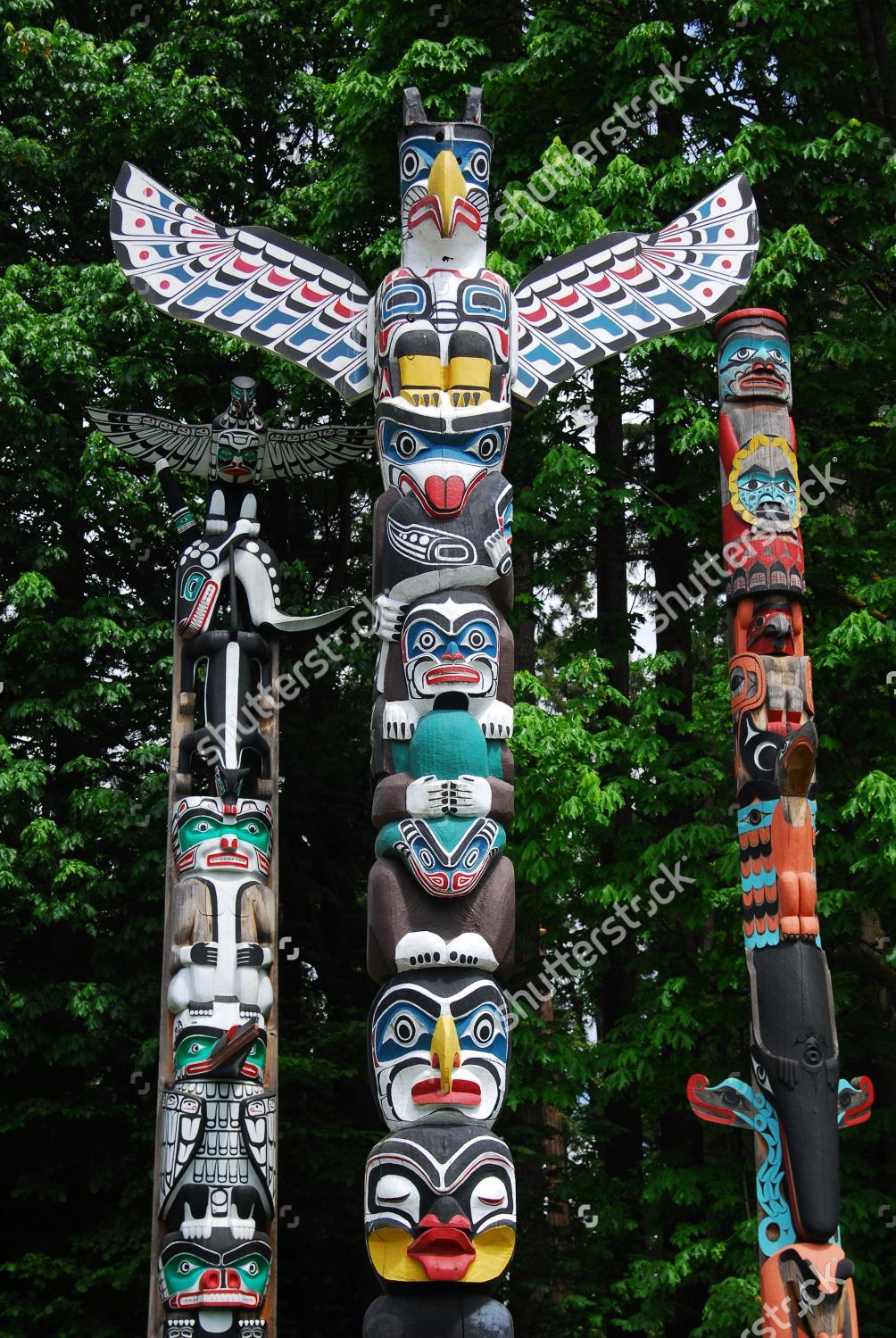 Totem Poles Totem pole carvers were seen as the master carvers in the community. They had to go through an apprenticeship before doing any poles.