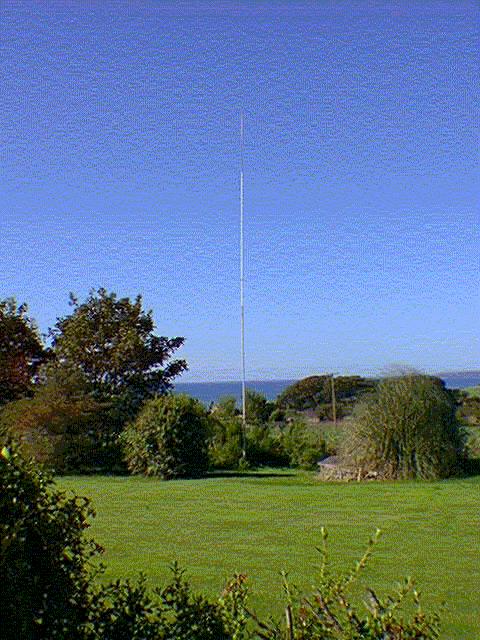 Pagina 1 Home Links Contact Information Copyright 1995-2008 John Tait All rights reserved. 80/40m Vertical (+160M at a push..!!) I have always admired the Butternut vertical antennae.