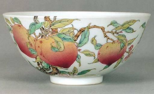 Qing famille rose Bowl, 18 th Century 14 th