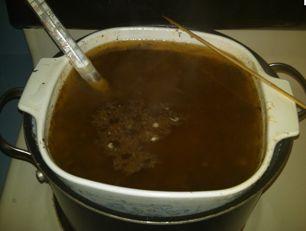 ! Put cappings in a bag overnight & allow to drain honey! A lot of honey can be in the cappings (don t waste it!)! Use a double boiler to gently melt wax! When melted filter into container!