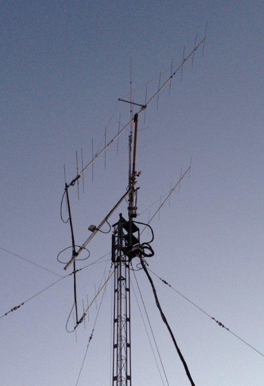 3.4.1.- MAIN CROSS-BOOM INSULATED An example of this system can be seen in the PHOTO 10, which are the Antonio EA7IQM EME antennas.