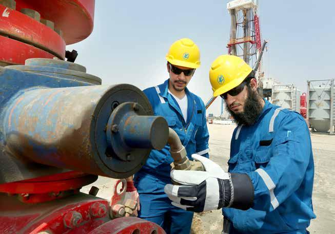 13 The Kuwaiti Digest Abdullah Al-Quood and Abdullah Mohammed, Rig Operation Engineers, conduct an inspection at the rig site. TKD: All of this sounds very difficult. What part is easy?