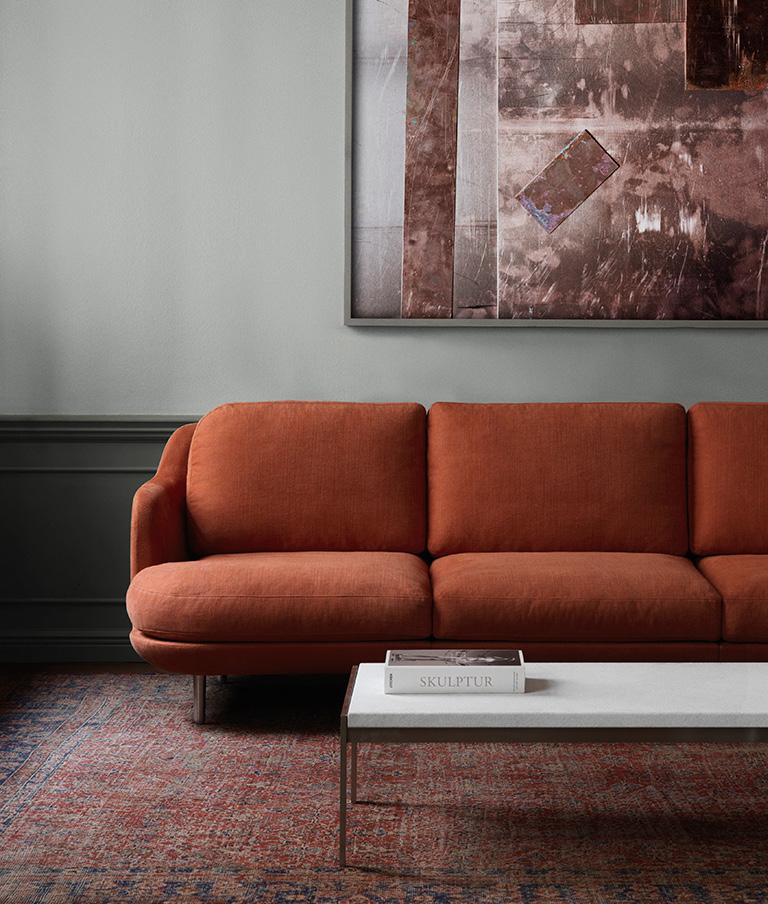 modules with the visual expression of one singular sofa After seven years of collaboration with Fritz Hansen, Jaime Hayon has created a design built on simplicity and urbanity with family ties to his