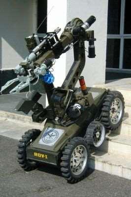 Defence robot Daksh by RDE (DRDO), Pune
