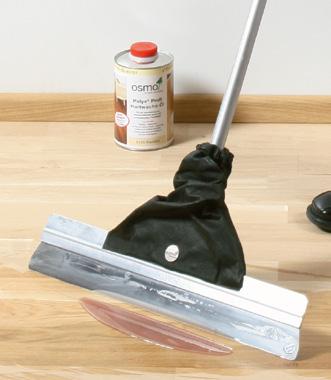 PAD HOLDER WITH JOINT > > Suitable for the application of base coats on wooden flooring and the intensive cleaning of wooden flooring