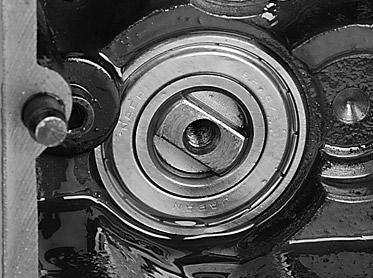 25. Insert the spare M6-1 screw or bolt into the hole at the gearbox end of the cutterhead shown in Figure 10.