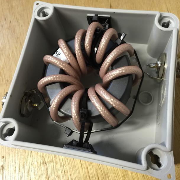 "Banana", a Half Wave End-Fed Choked Coax Antenna by Callum McCormick, M0MCX Also know as - and similar to: Sleeve Dipole / Flowerpot Antenna The Sleeve dipole has traditionally been used by VHF