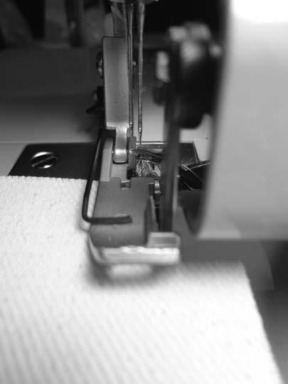 Start sewing. Note: * For heavy or thick fabrics, it is recommended to use SINGER needles #2022 size 100/16.