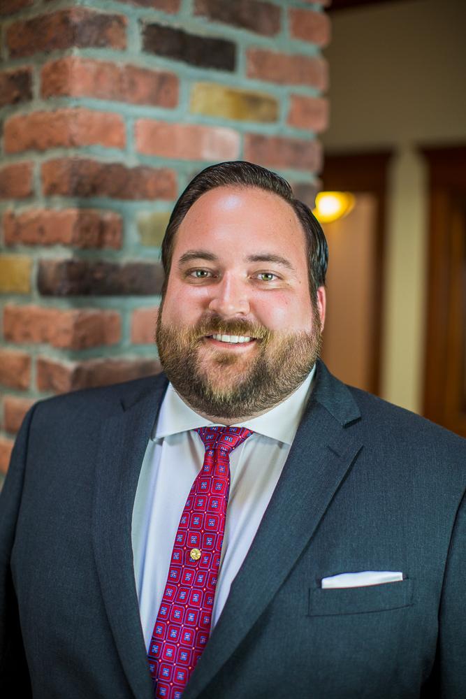 Advisor & Bio Contact 1 PROFESSIONAL BACKGROUND Tyler Lucken serves as a broker for REMAX Elite Commercial in Washington State, a multi-specialty brokerage and leasing firm.