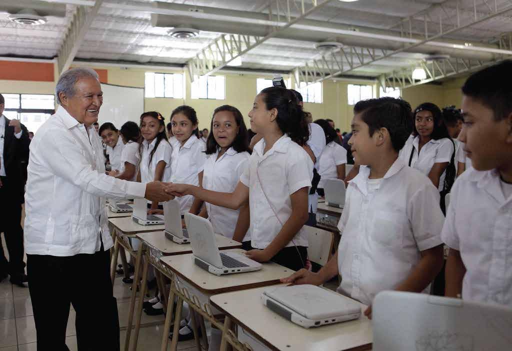 Education Transformation in El Salvador In 2014, out of a population of 6.1 million people, 1.62 million Salvadoran students were enrolled in primary and secondary school.