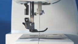9. HEIGHT AND DIRECTION OF PRESSER FOOT SERVICE MANUAL. The height of the presser foot from the needle plte should e 6.