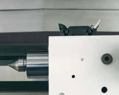 The centre pressure can be adjusted with the delicate precision required for grinding high-precision workpieces.