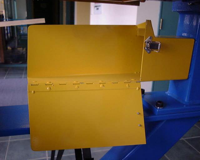 (45 max) NOTE Opening of the dust extraction chute door is required when making mitre cuts to allow clearance for the blade.