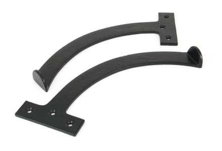 83844 8 1 /2 Quadrant Stay 83854 Fixing Plate: 70mm x 22mm A pair of fi xed arms with return ends against which a window