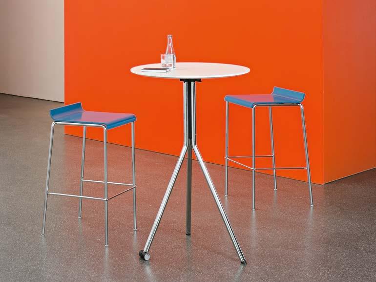 3053/1 ø 70 cm cross.flip Design: Lepper Schmidt Sommerlade designer 3053 Flexibility and easy handling all the way. A standing table which requires little storage space: that s cross.flip. This innovative three-legged table is simple to set up and dismantle.