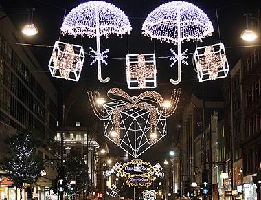 Christmas lights in Oxford Street Christmas Traditions Around The World CHRISTMAS IN ENGLAND In England families often celebrate Christmas together.