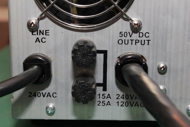The actual amplifier has no power wires.