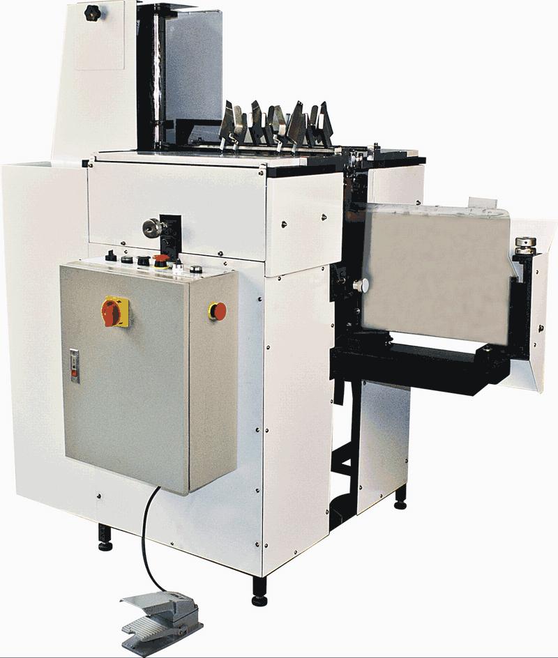 6Mpa Weight: 320kg This Case Maker consists of Manual Cluing Station for Hot Melt or Cold Clue, Automatic Board Placement with Pneumatic Control, Turning-in Station and Pressing Station.