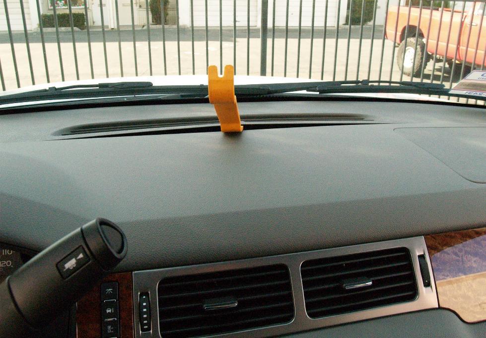 GPS ANTENNA INSTALLATION Using a plastic trim tool or a screwdriver, pry up the top dash panel as much as possible to install the GPS antenna module.