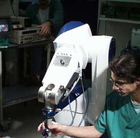 The force-torque-sensor detected the forces applied by the surgeon, and the robot control computed the intended movements.