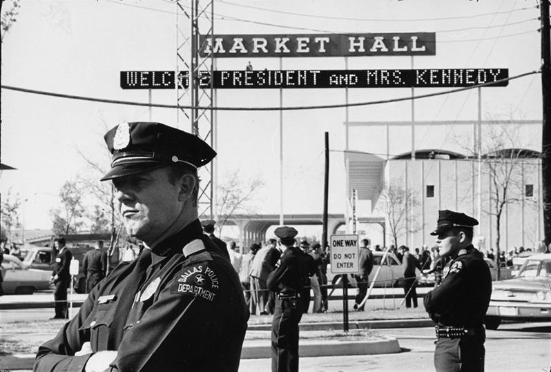 6.04 Research History/Research Images: The Political Climate of Dallas, November 1962 Police officers at Market Hall awaiting the president s arrival after the motorcade.