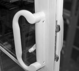Handle Installation 4-Wide Door (cont.) FIGURE 7 FIGURE 8 Attach Handles to Door Handle with lock will attach to door with latches (FIGURE 7).