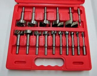 The list below shows the sizes I used for the five Jig Blocks. Drum Forstner Diameter Bit Used 1/2 3/4 3/4 1 1 1-1/4 1-1/2 1-3/4 2 2-1/8 Install Drum and tighten Chuck.