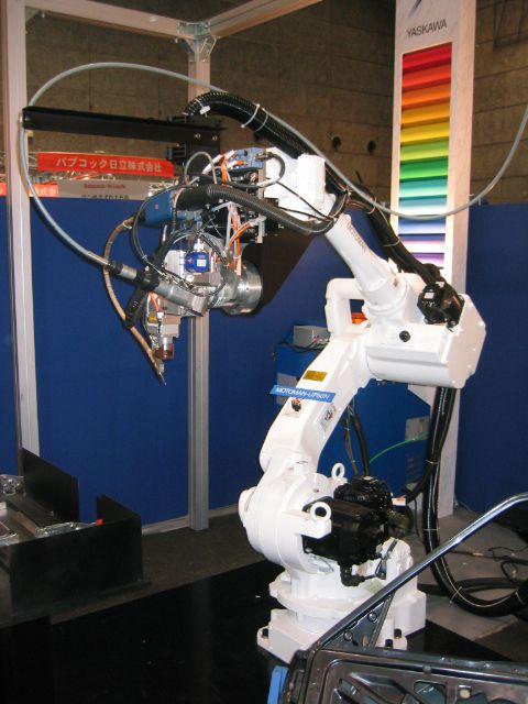 Features of Laser Processing Head (PDT) Complete processing head assembly Focus head with integrated seam tracking Cctv camera with illumination Crash sensor with robot adaption Interface to wire