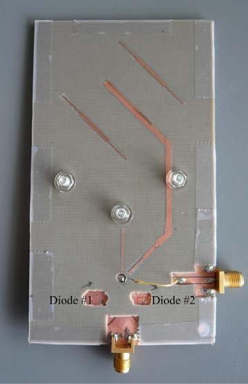 As a result, the basic behavior of the SPDT switch circuit is confirmed theoretically and experimentally.