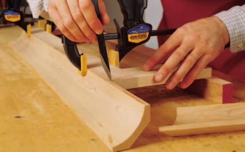 Screw the jig to your tablesaw s miter gauge.