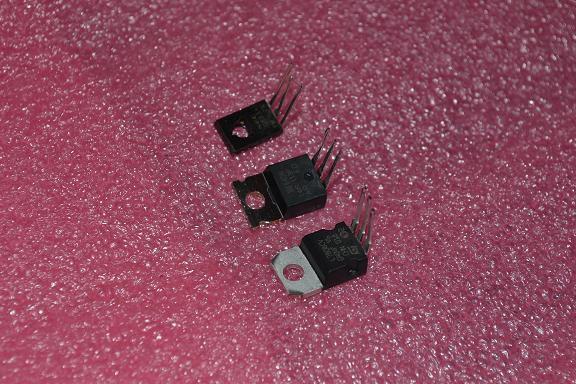 Bend the pins of the 7808, IRF510, and D882 semiconductors as shown. Please note that IRF510 is a electrostatic sensitive part, so handle it with care.