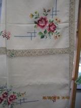 330 Beautiful tablecloth with cross stitch