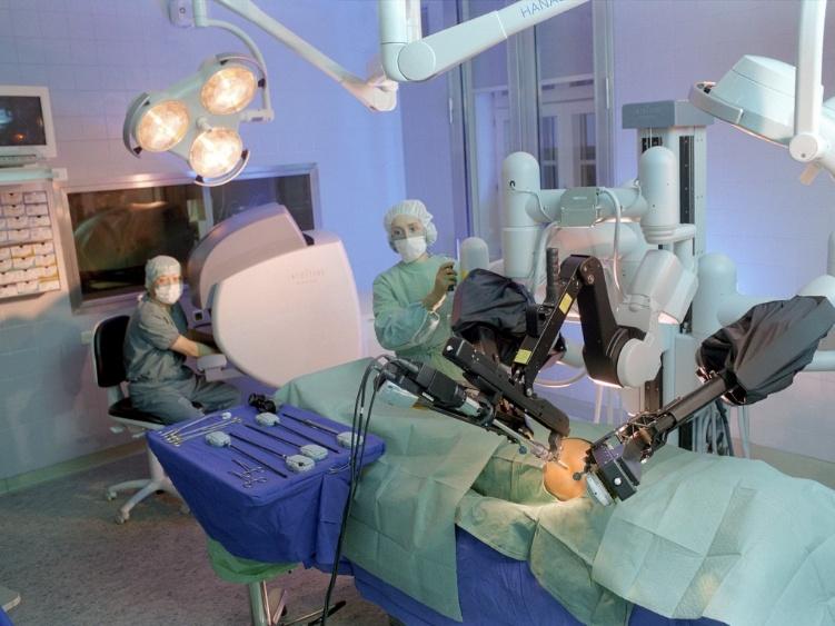 5 Medical Robotics Part II: SURGICAL ROBOTICS In the last decade, surgery and robotics have reached a maturity that has allowed them to be safely assimilated to create a new kind of operating room.