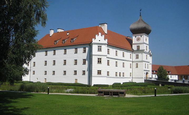 The Venue The Schloss HohenKammer outside Munich has been chosen as the best location to suit our needs Many different room options, the Schloss HohenKammer can accommodate any