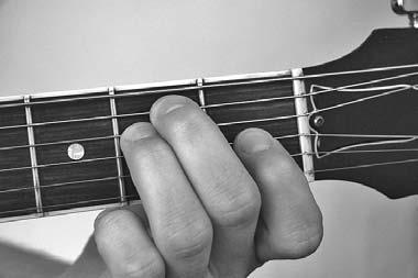 6 Guitar Chords For Dummies Photos The photos help you to place your fingers so you can find the correct position easily.