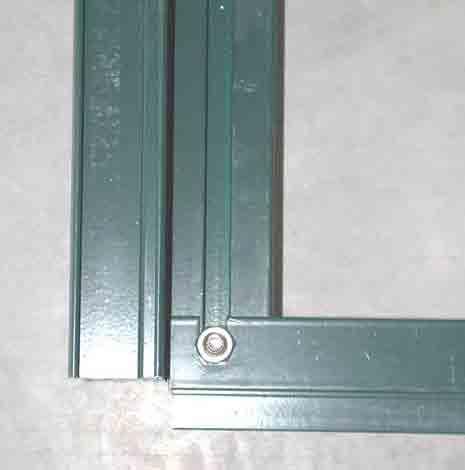 ATTENTION: Verify that the bottom of the door support is tightly seated against the top of the base rail before