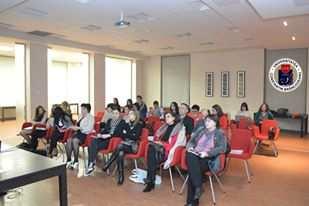 21 martie 2013 English debate la Universitatea Constantin Brâncoveanu La Universitatea Constantin Brâncoveanu a avut loc joi, 21 martie, sesiunea lunară de dezbateri în limba engleză care, de această