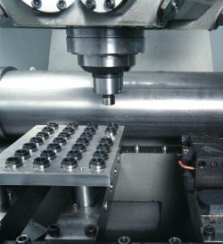 This is the ideal solution, if material needs to be supplied from the vibrating bunker and workpiece fixturing is