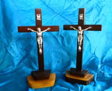 2 cm) CS003 Crucifix with stand-