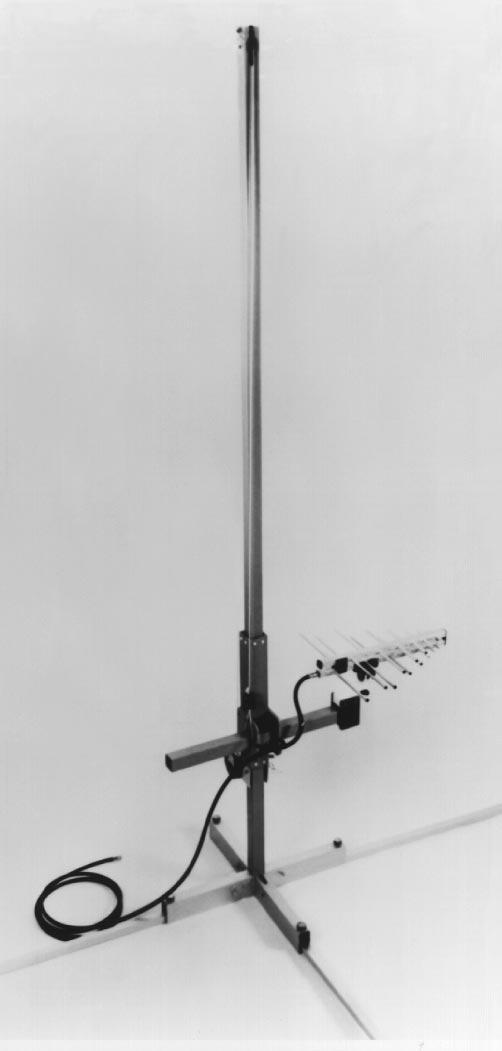 Antenna Masts 17 HP 11968B Manual Antenna Positioning Mast The 11968B is a lightweight, portable, antenna positioning mast. Antenna height is controlled with a manual winch.